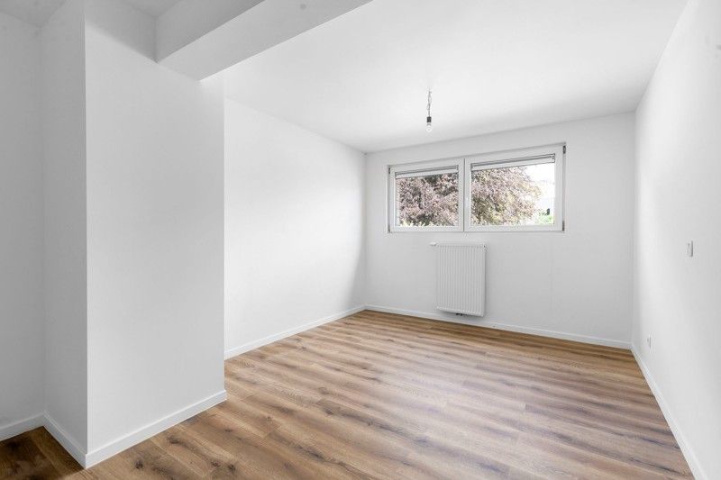 Volledig gerenoveerde woning met 3 slaapkamers, tuin, terras en parkeerplaats TE KOOP in Beveren-Leie! foto 8