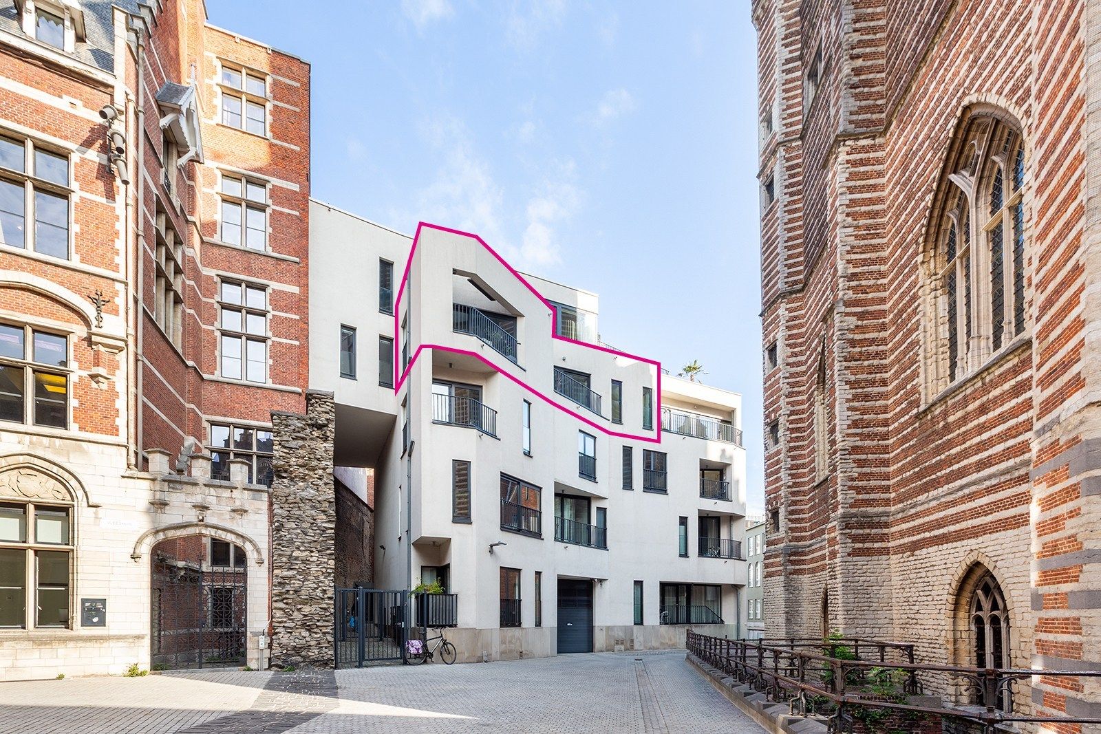 Gemeubeld luxe appartement op top locatie foto 2