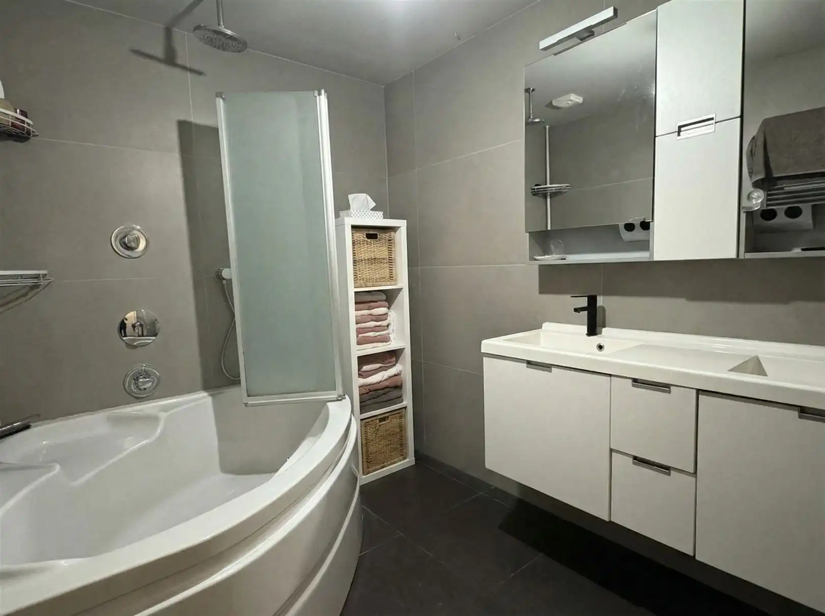 Gelijkvloers appartement met terras en 2 autostaanplaatsen foto 6