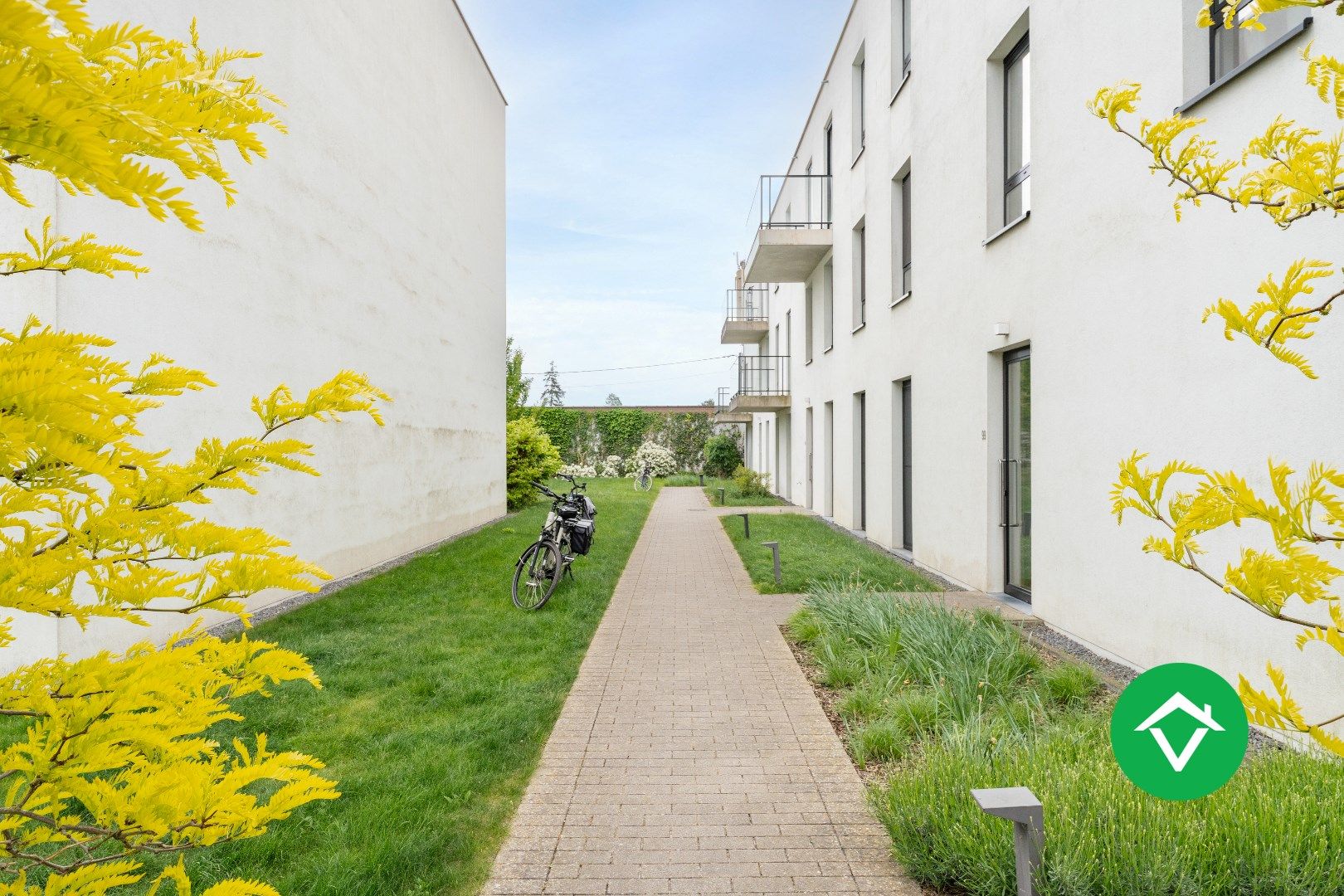 Recent, instapklaar appartement met één slaapkamer, ruim terras en autostaanplaats te Roeselare foto 21