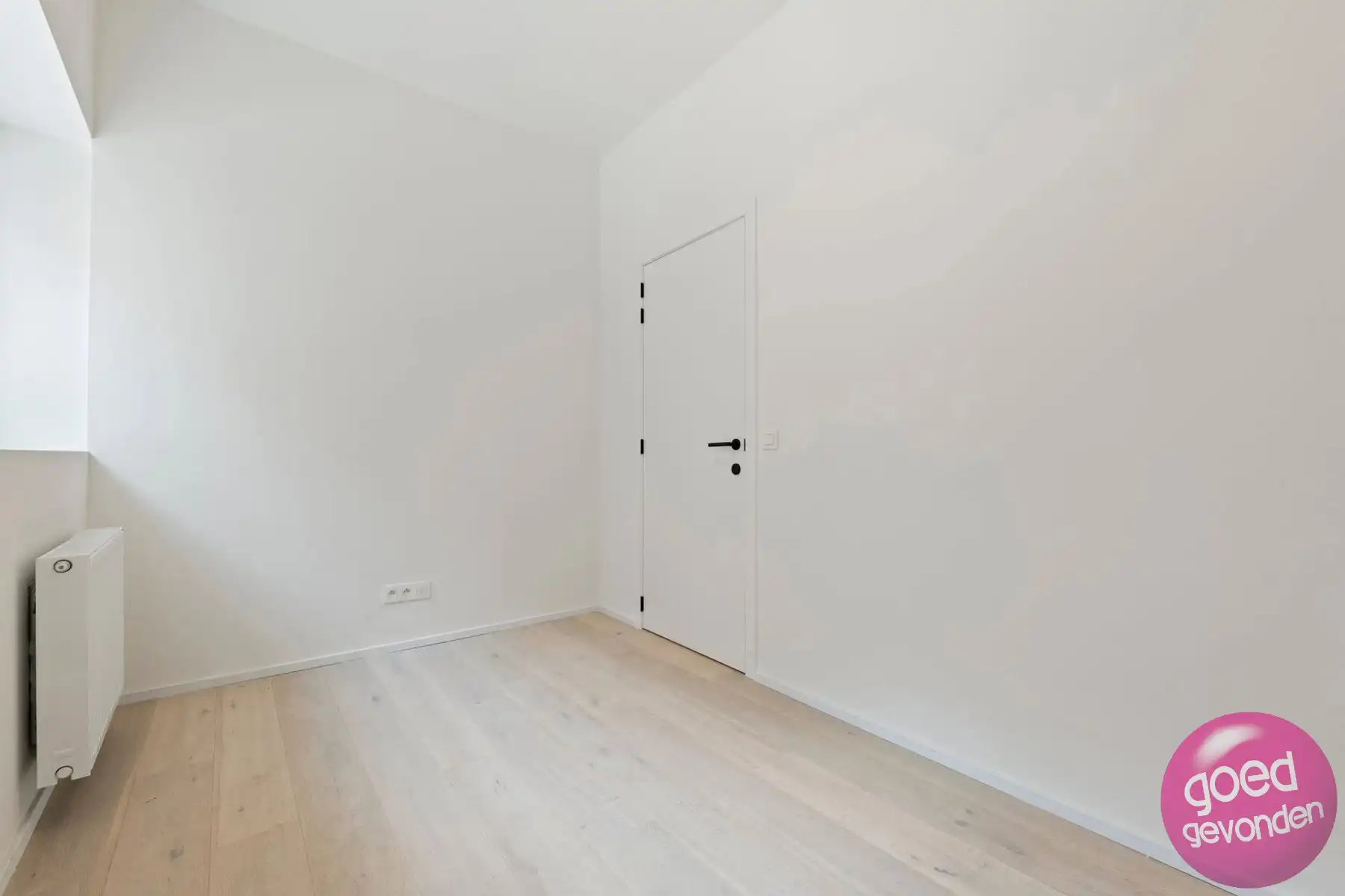 NIEUW APP - 1of2 SLK - TERRAS - KELDER - CENTRUM - GEEN BTW foto 18