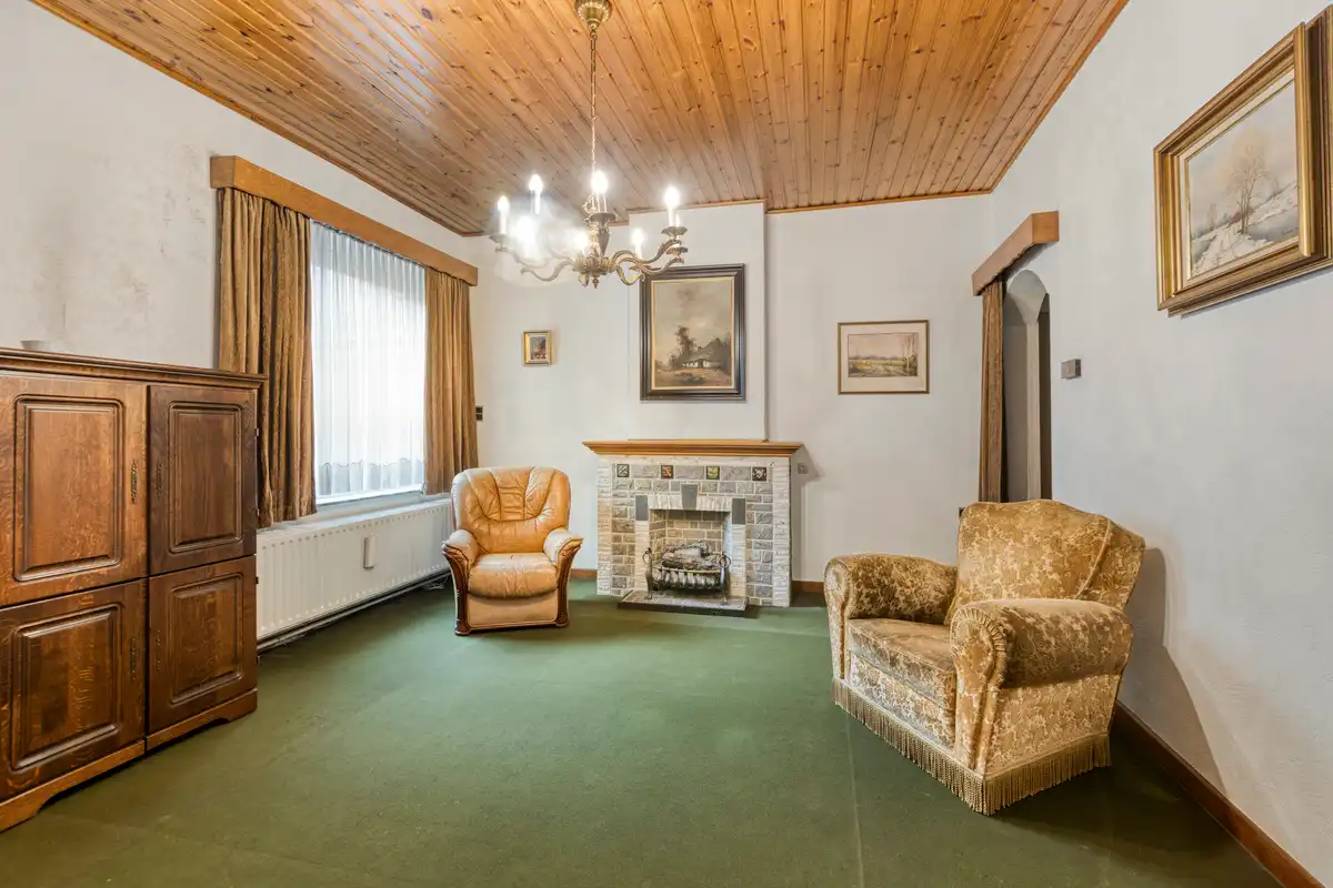 Te renoveren rijwoning in hartje Bilzen foto 7