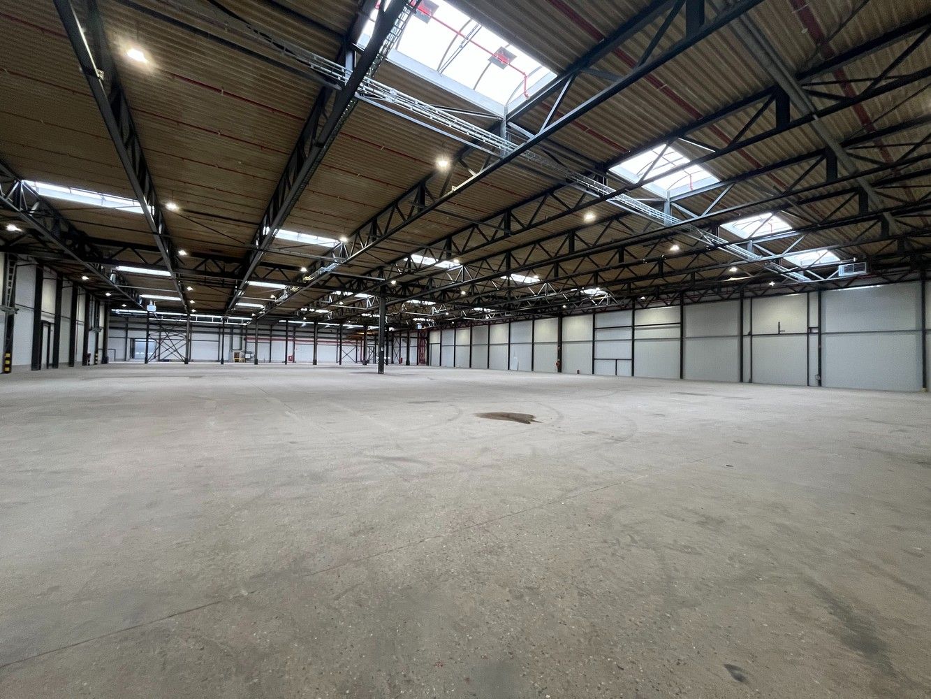 7012m² magazijn met luifel foto 8