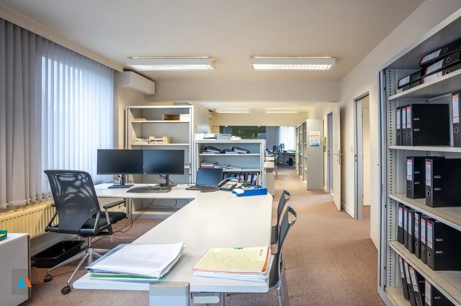 Kantoorgebouw met dakappartement foto 12