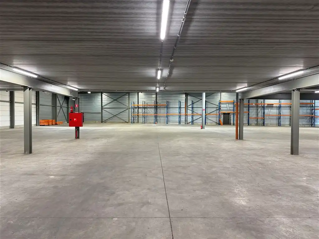 Polyvalent bedrijfsgebouw foto 14