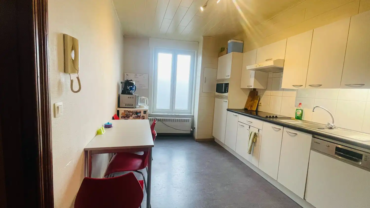 Gerenoveerd appartement te huur in Ruddervoorde foto 13