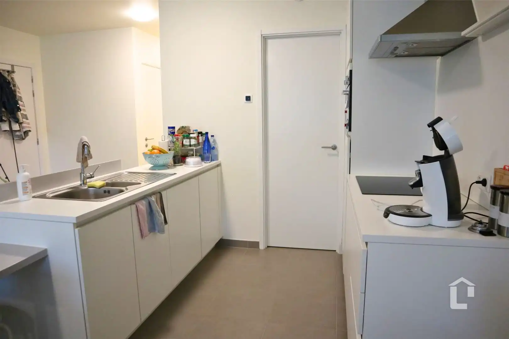 Recent, instapklaar gelijkvloersappartement met groen uitzicht foto 5