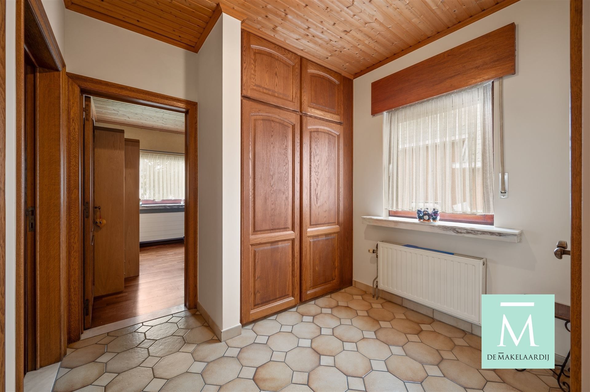 Uitstekend gelegen woning met 3 slaapkamers en garage foto 11