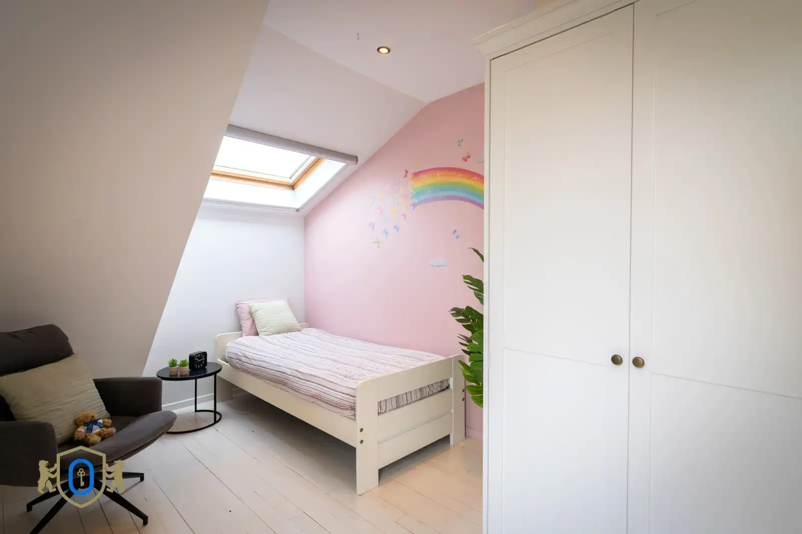 Halfopen 3-slpkr woning met tuin & carport foto 22