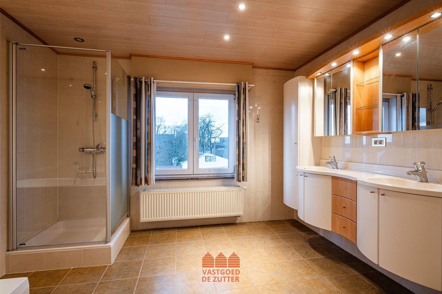 Ruime woning met garage en verhuurde studio foto 15