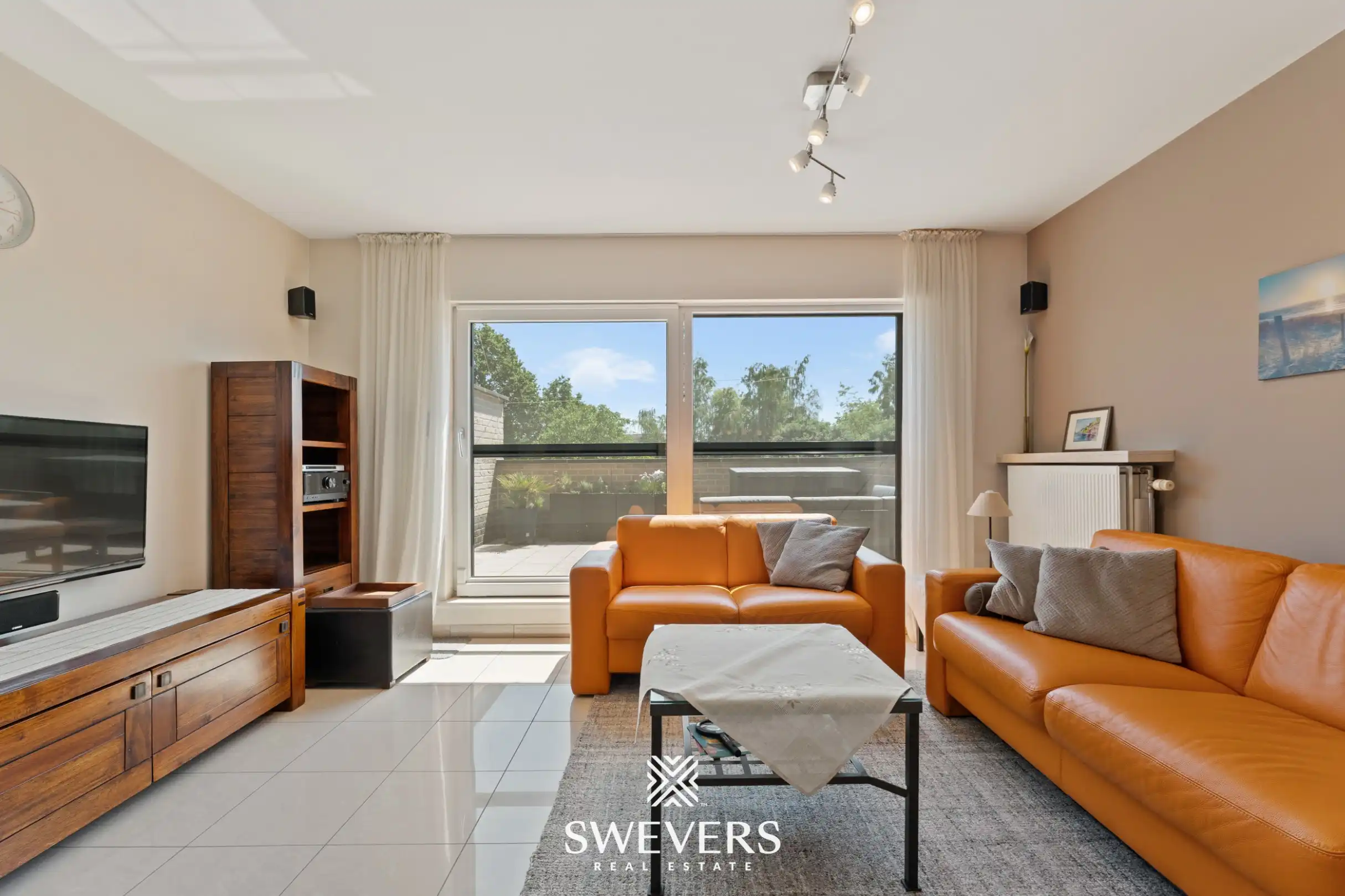 Instapklaar, lichtrijk duplex-appartement met ruim terras in hartje Helchteren foto 3