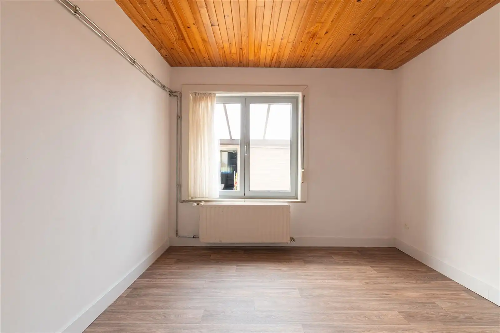 Halfopen bungalow met zonnige ruime tuin foto 8