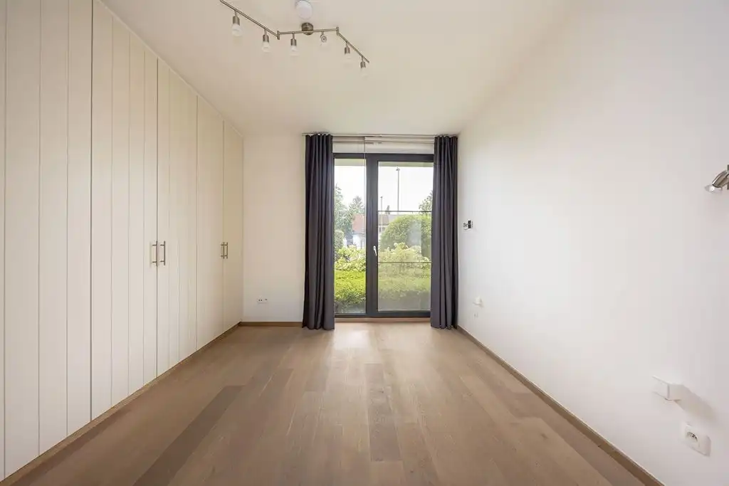 Instapklaar gelijkvloers appartement met tuin foto 13