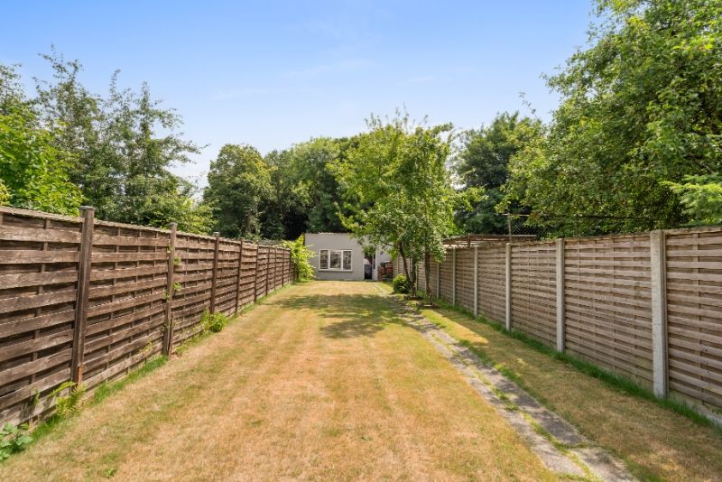 Woning met ruime tuin - dubbele garage achteraan! foto 17