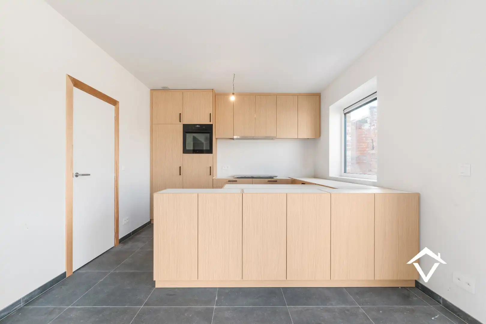 Ruime, energiezuinige gezinswoning met 6 slaapkamers, carport en zuidgerichte tuin foto 11