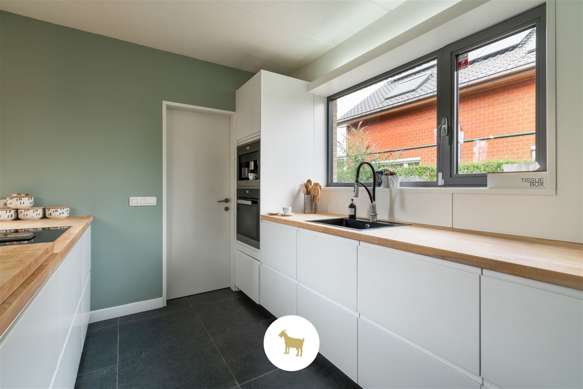 Instapklare lichtrijke OPEN BEBOUWING met 3 (mogelijkheid tot 4) SLAAPKAMERS, stijlvol overdekt TERRAS en gezellige (BINNEN)TUIN op een PERCEEL van ca. 435 m² foto 12