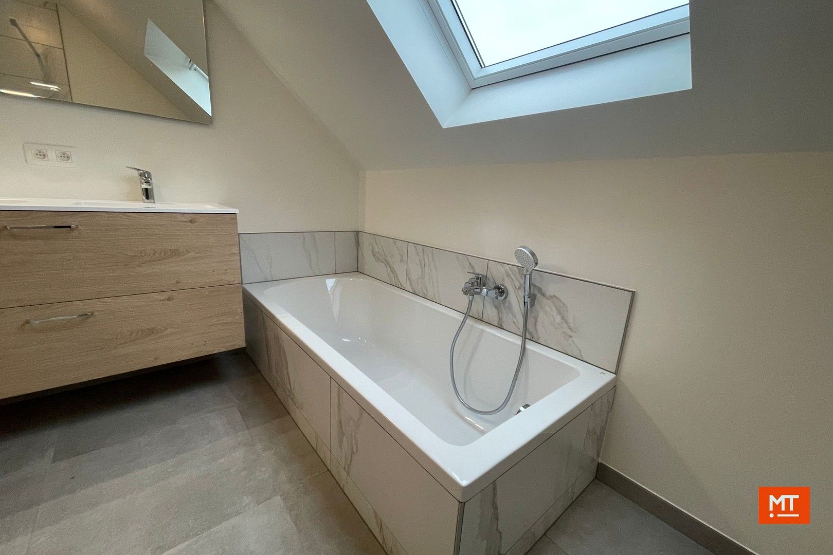 Nieuwbouwwoning te huur met 3 slaapkamers en carport foto 14