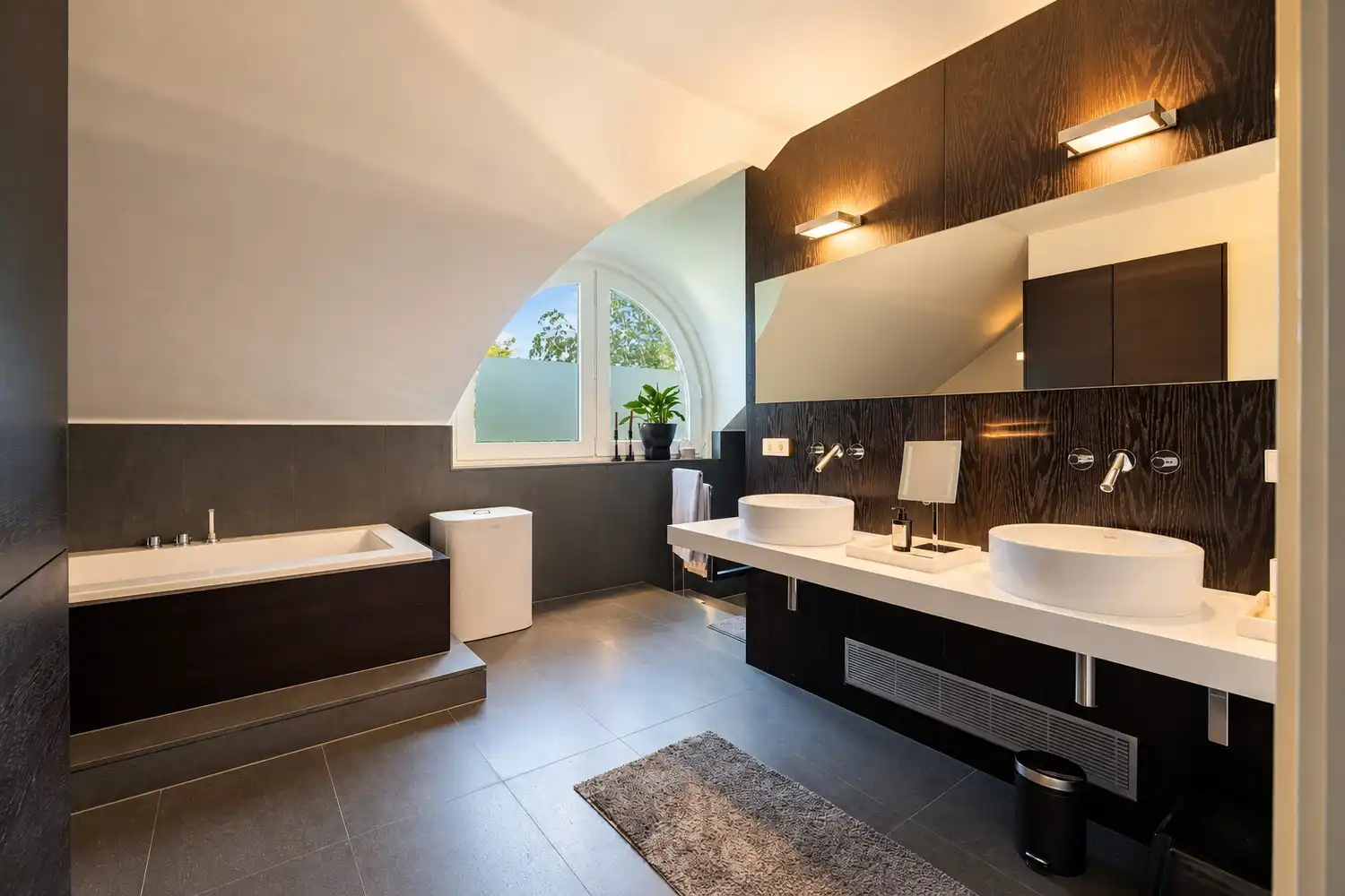 Royale villa van 461 m² met luxe afwerking gelegen in een rustige en geliefde woonomgeving te Neerharen foto 22