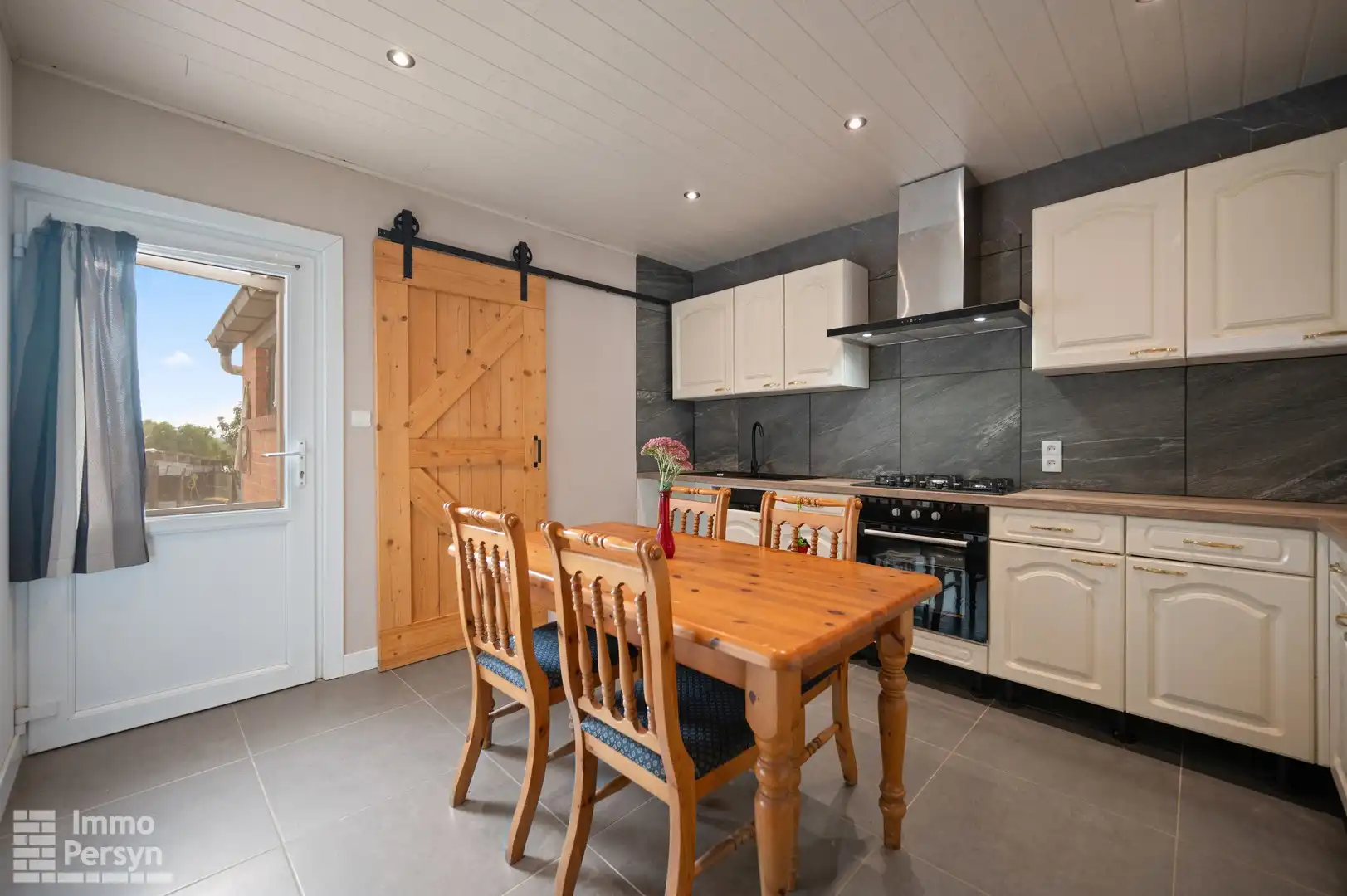 Gerenoveerde rijwoning met 2 Slaapkamers en tuin foto 6