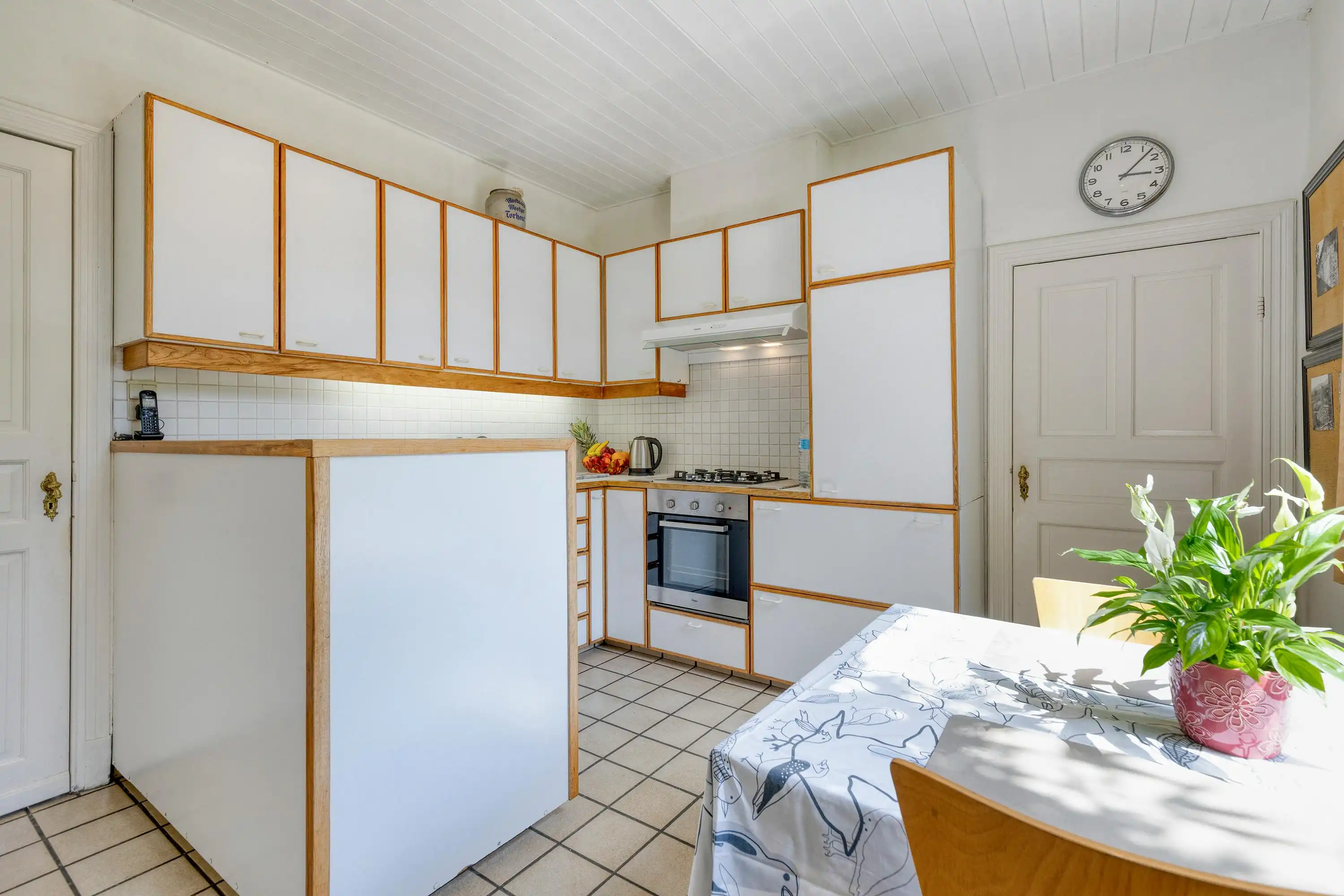 Karaktervolle woning met 7 slaapkamers, authentieke elementen en een ruime tuin foto 8