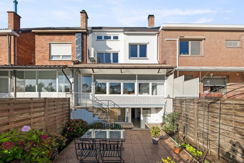 CHARMANTE, INSTAPKLARE WONING MET 3 SLAAPKAMERS, GROTE ZOLDER EN GEEZELLIGE BUITENRUIMTE foto 7