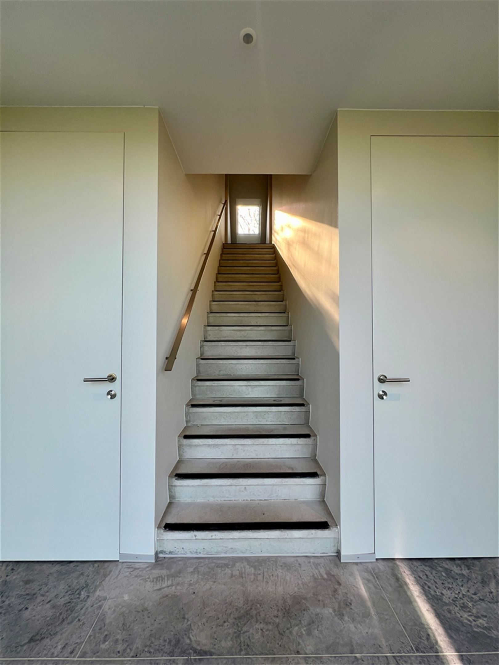 Hoogwaardig afgewerkt kantoorgebouw in Nazareth foto 4