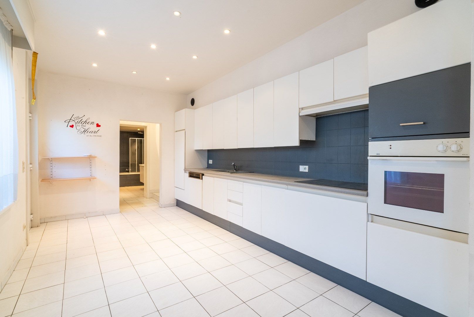 Ruime hoekwoning met tuin en garage foto 4