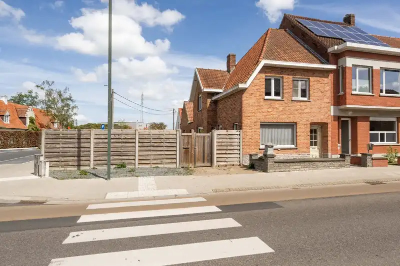 Karaktervolle gezinswoning TE KOOP in Sint-Baafs-Vijve! foto {{pictureIndex}}