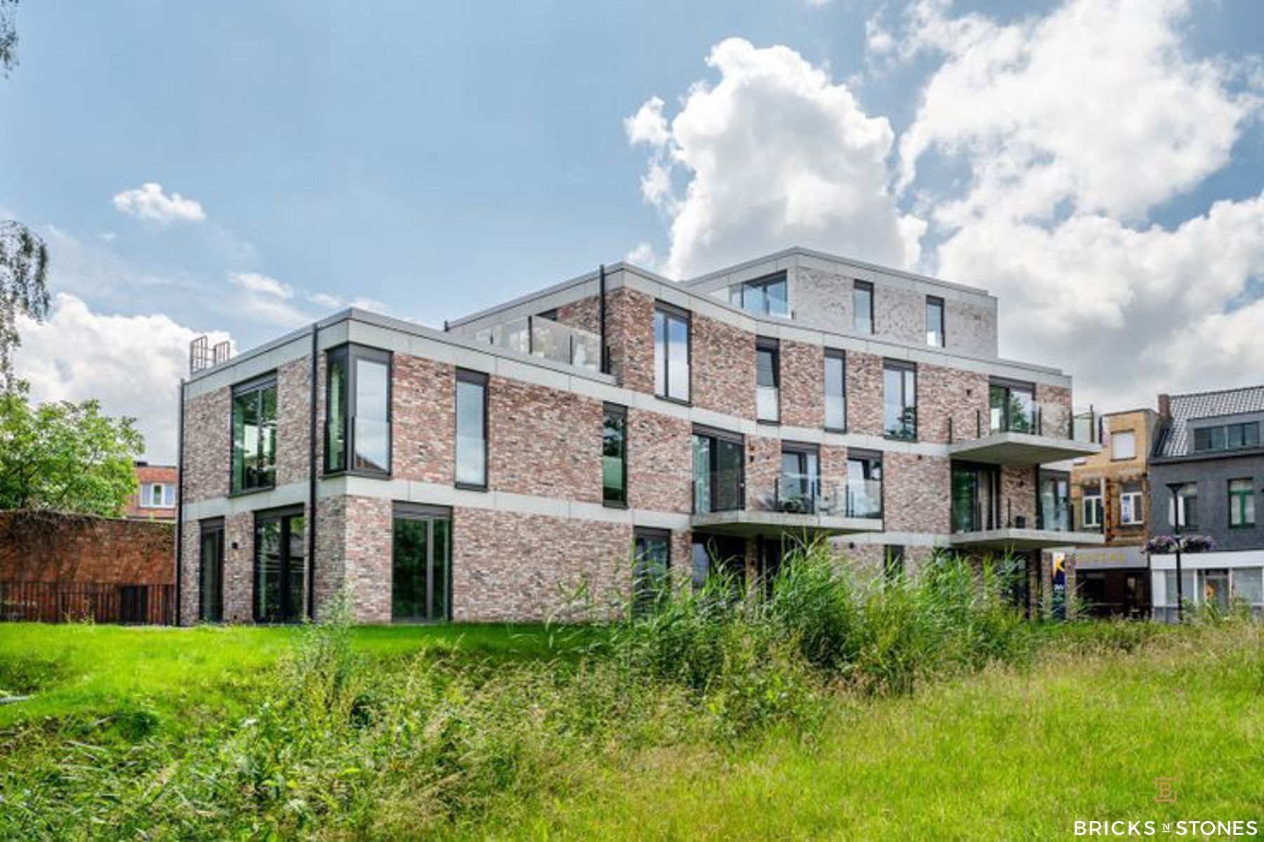 Knappe duplex met 2 slpkm's en 2 bdk's in centrum Zwijndrecht foto 16