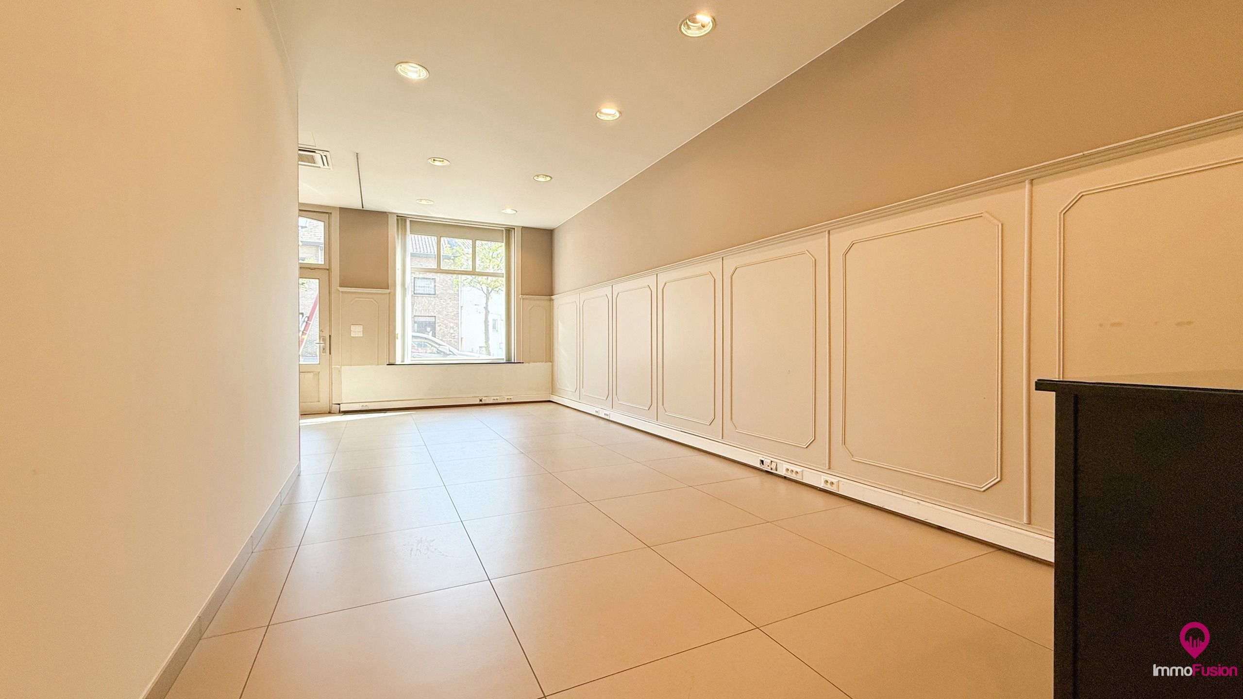 Instapklaar kantoor 71m² met zichtbaarheid centrum Beringen! foto 6