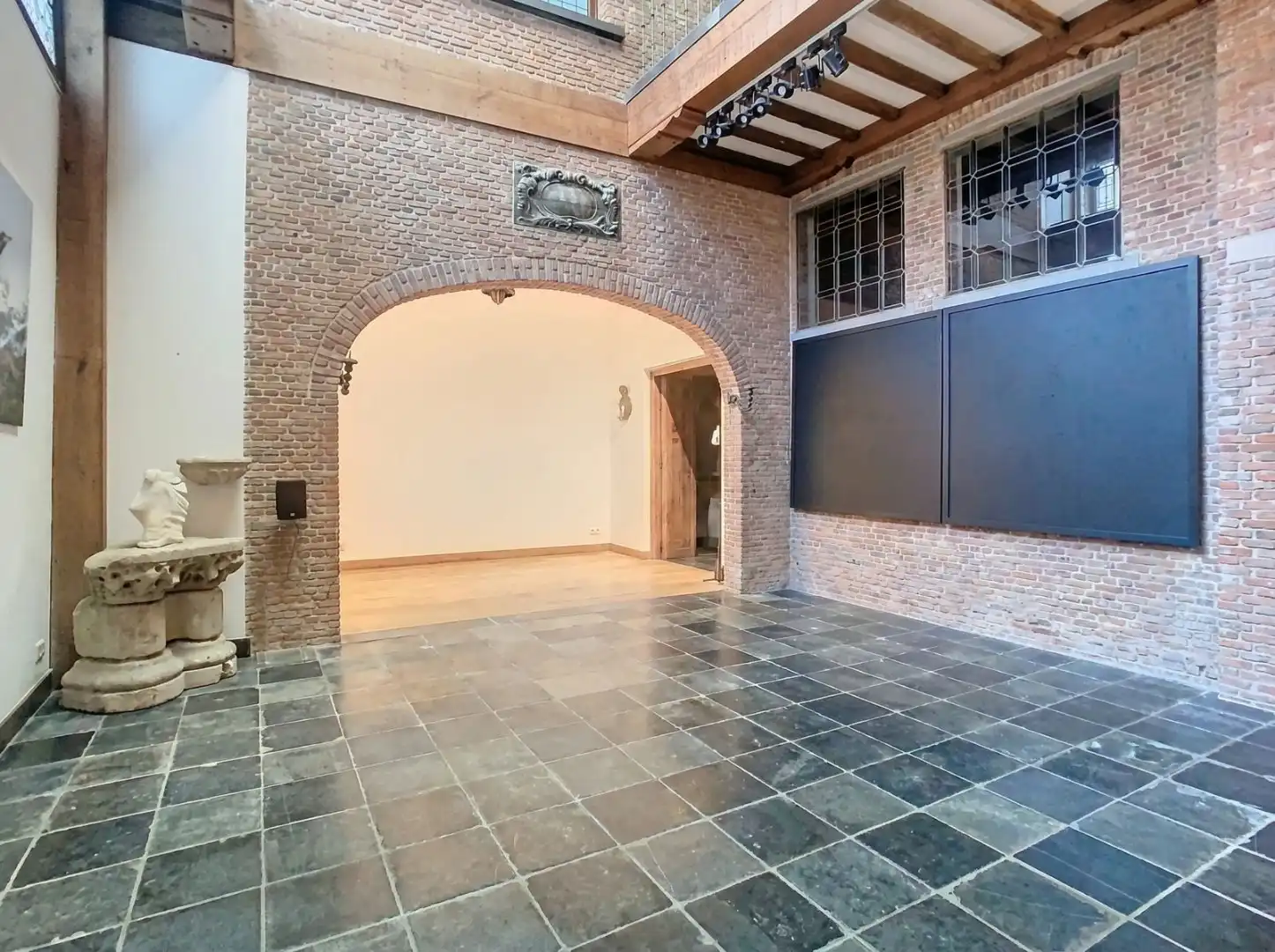 Handelsruimte 100m² in Hartje Antwerpen op steenworp van de Kathedraal. foto 5