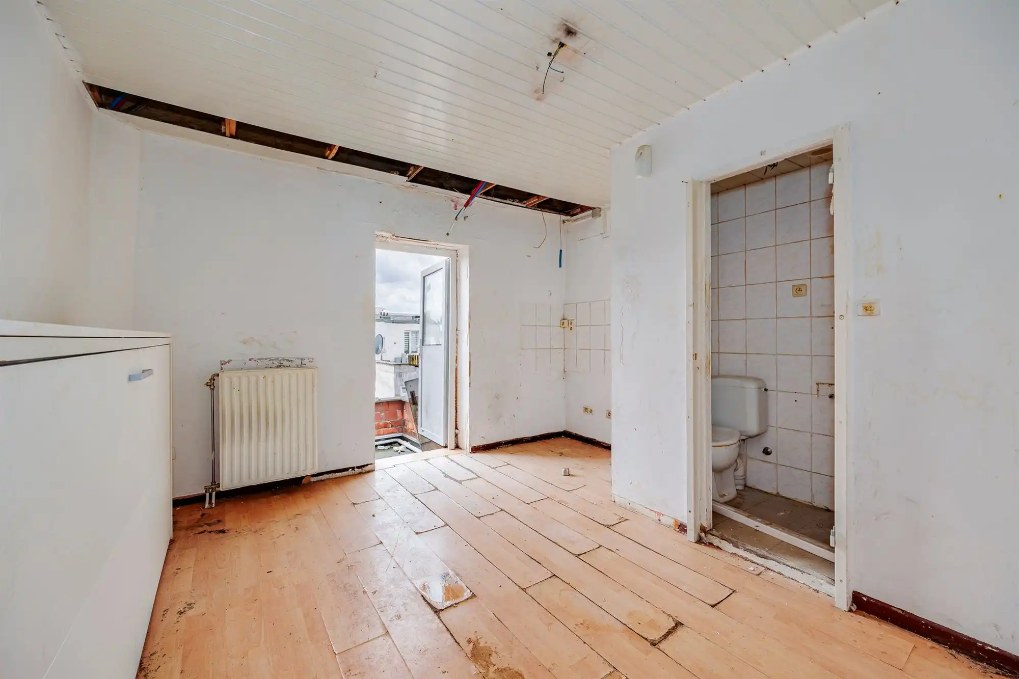 Handelshuis met gerenoveerde handelsruimte en renovatiepotentieel foto 7