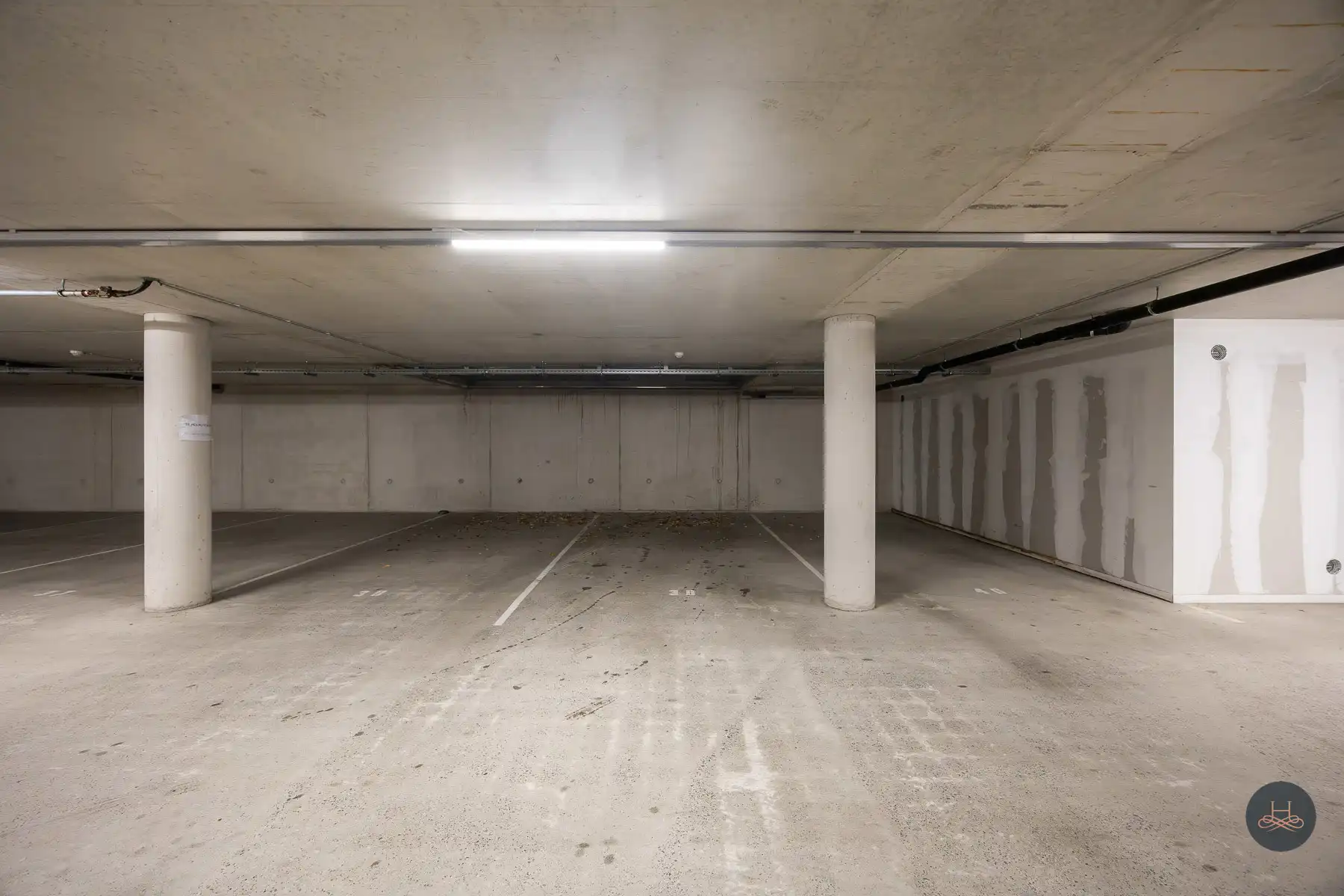 Overdekte autostaanplaats op toplocatie in Begijnendijk foto 4