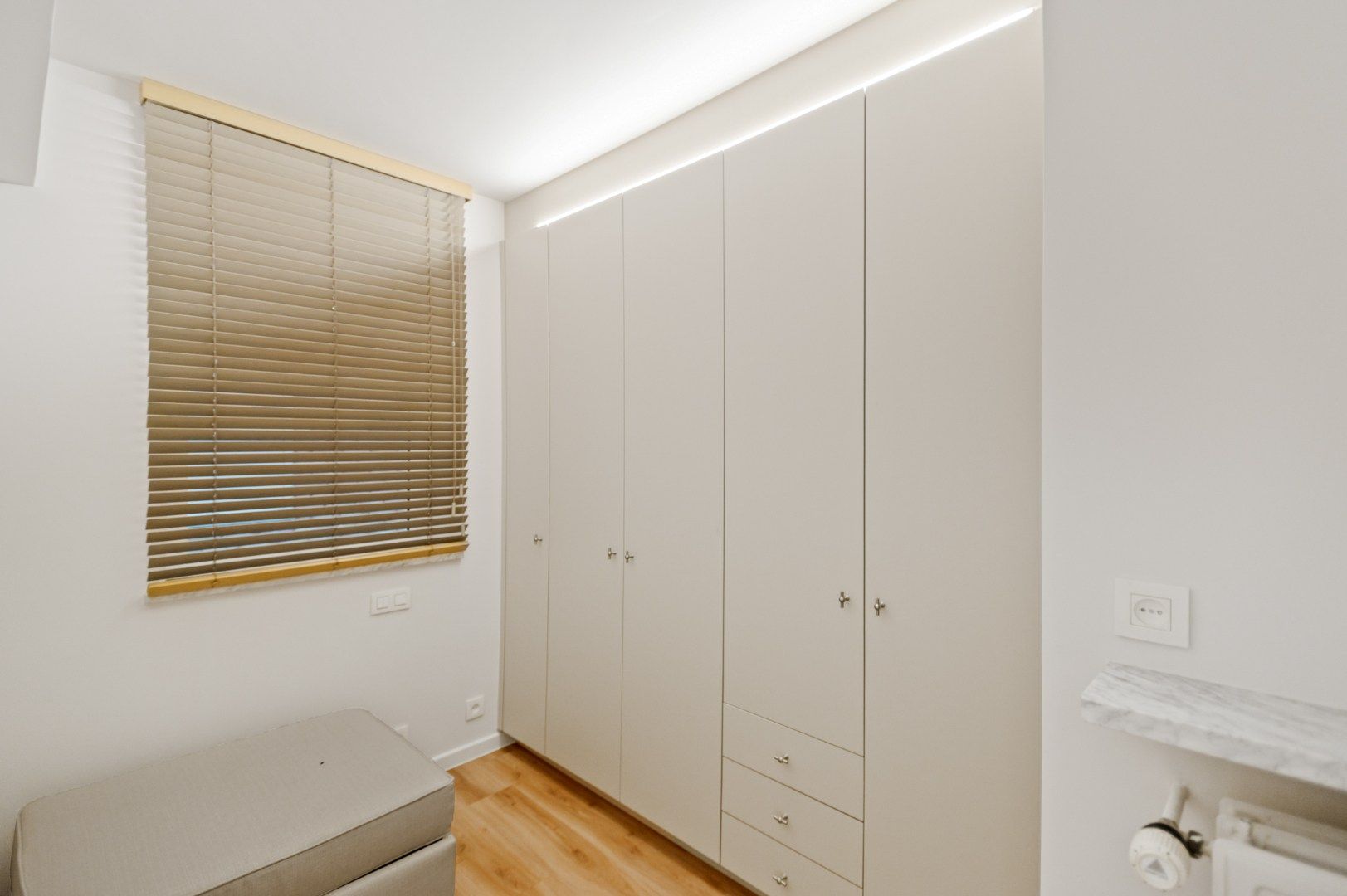 Gemeubeld appartement, in de gerenommeerde residentie “Globe”, prachtig gelegen op de Zeedijk in het Zoute foto 9