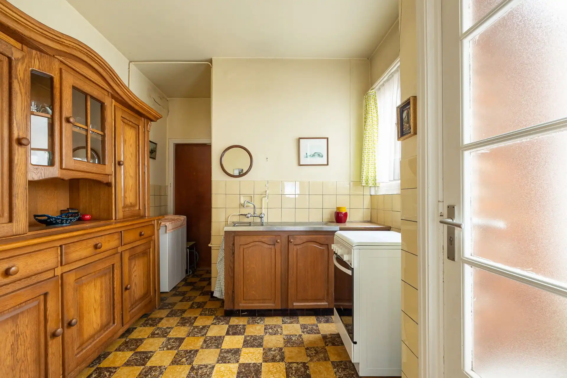 Te renoveren woning met potentieel in de Letterkundestraat! foto 7