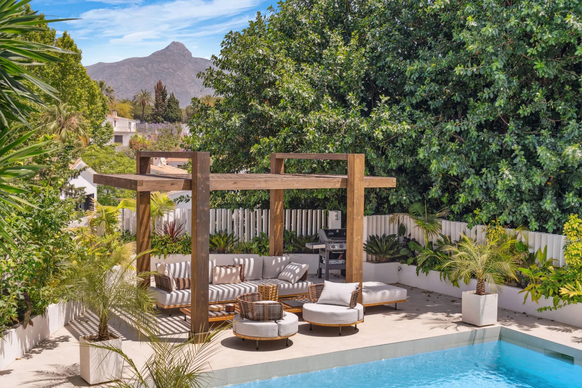 Ervaar ultieme luxe: exclusieve villa met infinity pool en panoramisch uitzicht in Nueva Andalucia foto 26