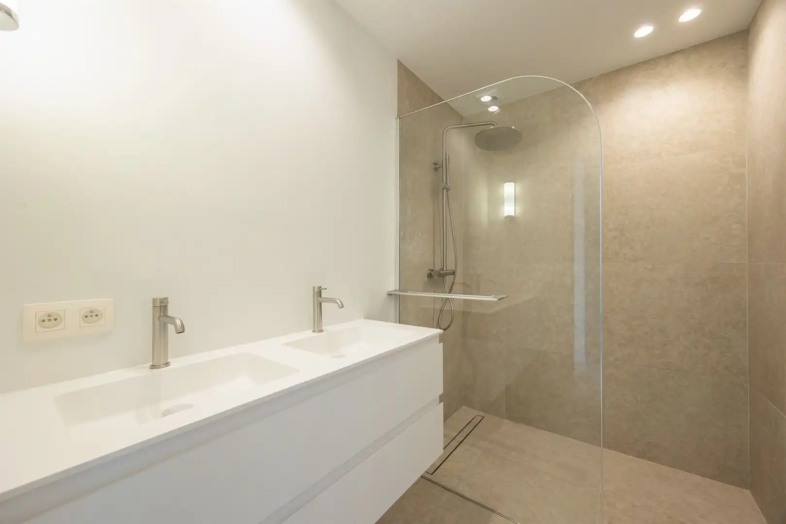 Gerenoveerd blokje met 3 Appartementen foto 12