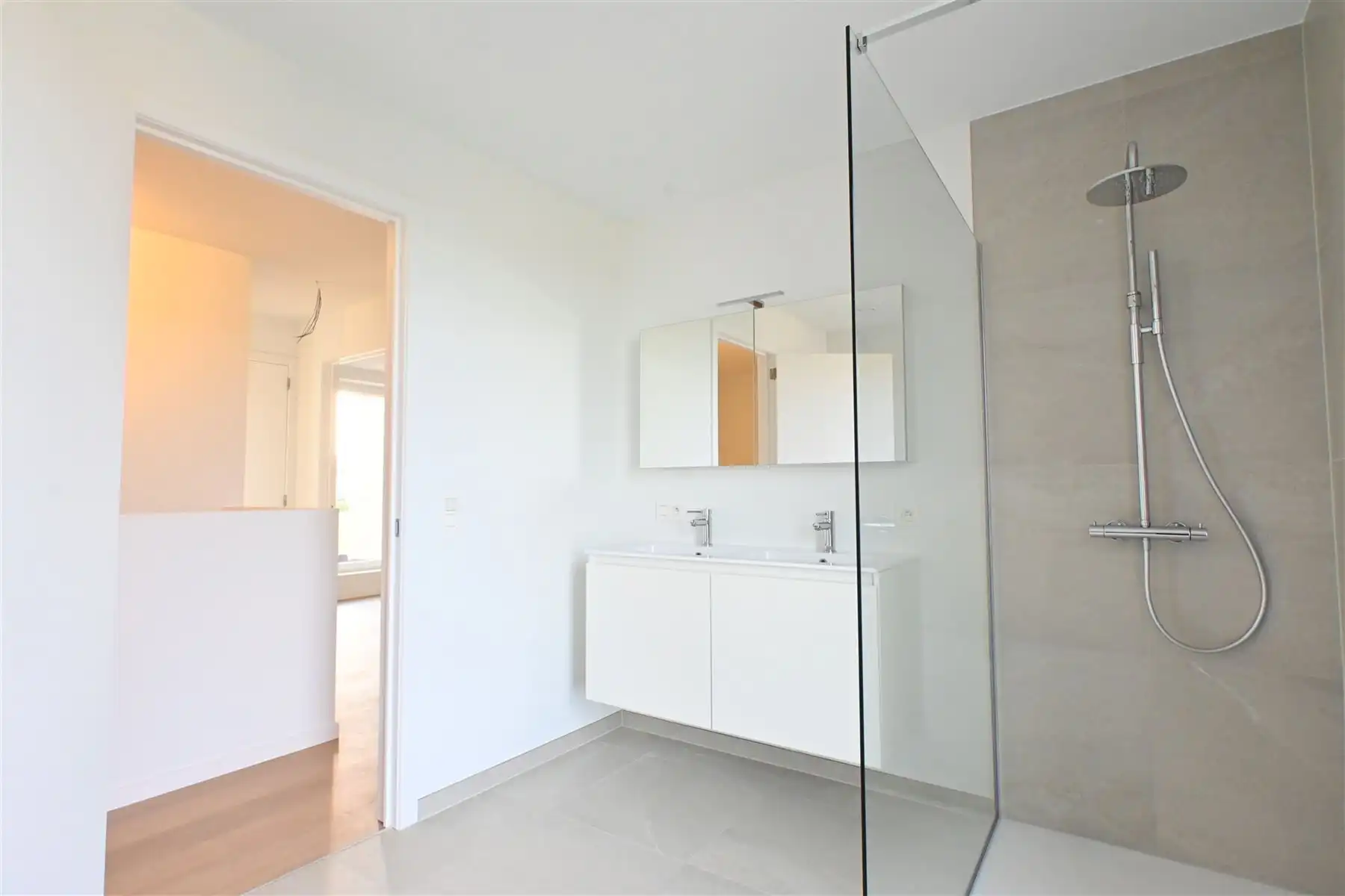 Nieuwbouwwoning met alle comfort foto 13