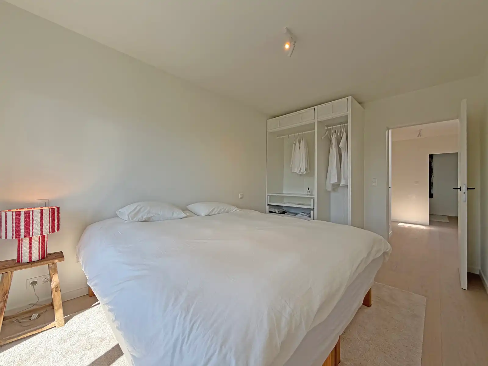 Stijlvol gerenoveerde woning met 4 slaapkamers foto 15