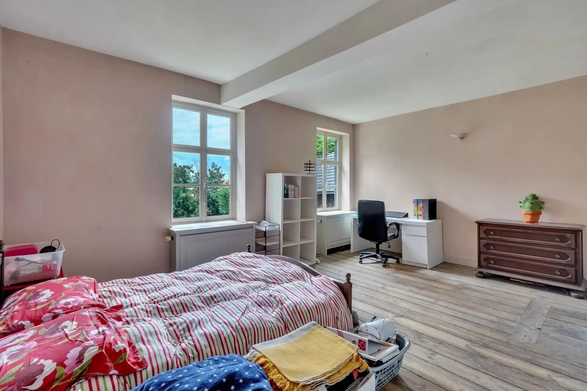 Karaktervolle vierkantshoeve met 5 slaapkamers en prachtige binnenkoer foto 13