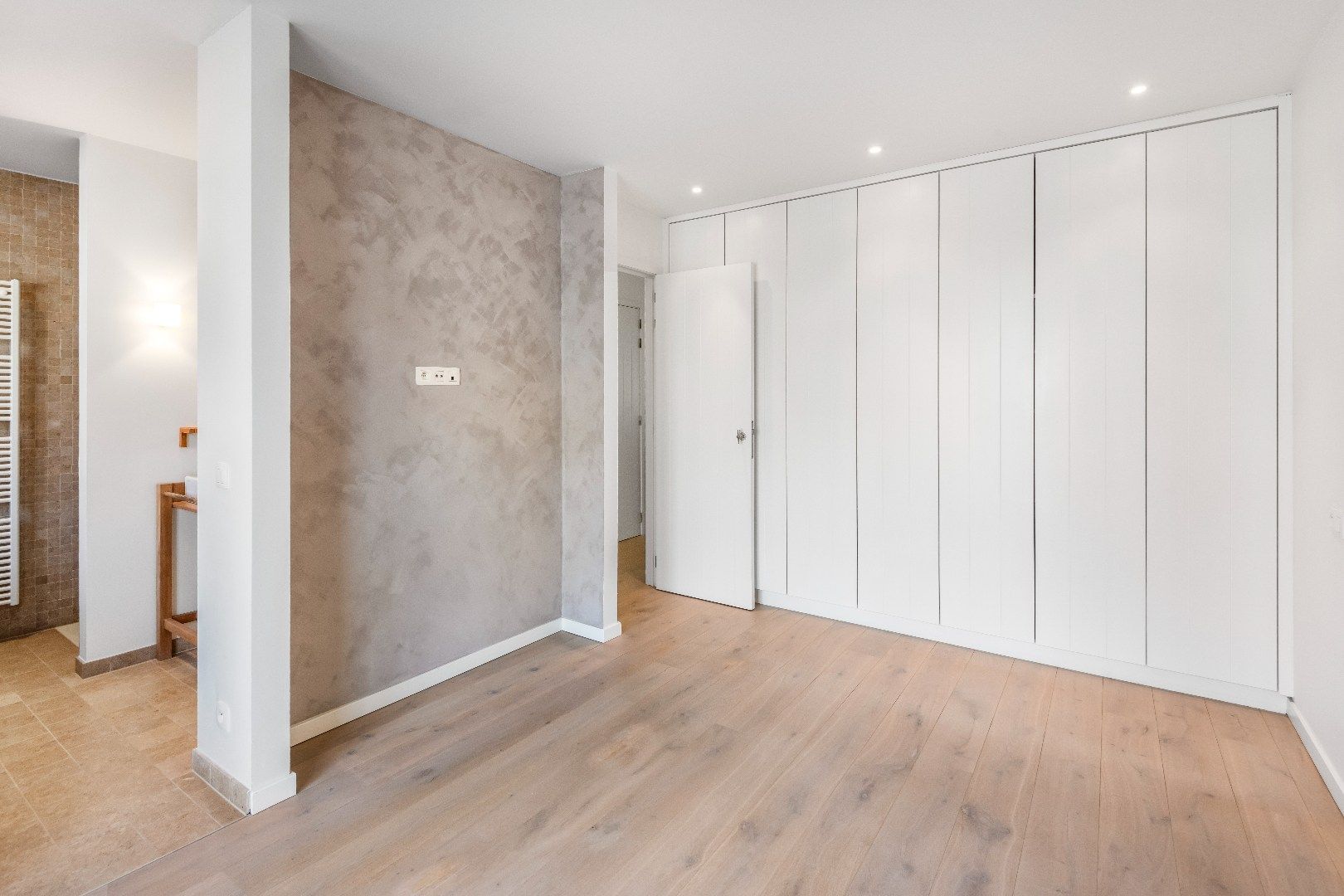 Ruim woonappartement gelegen op wandelafstand van de Zeedijk en het centrum van Knokke. Aankoop inpandige box mogelijk. foto 10