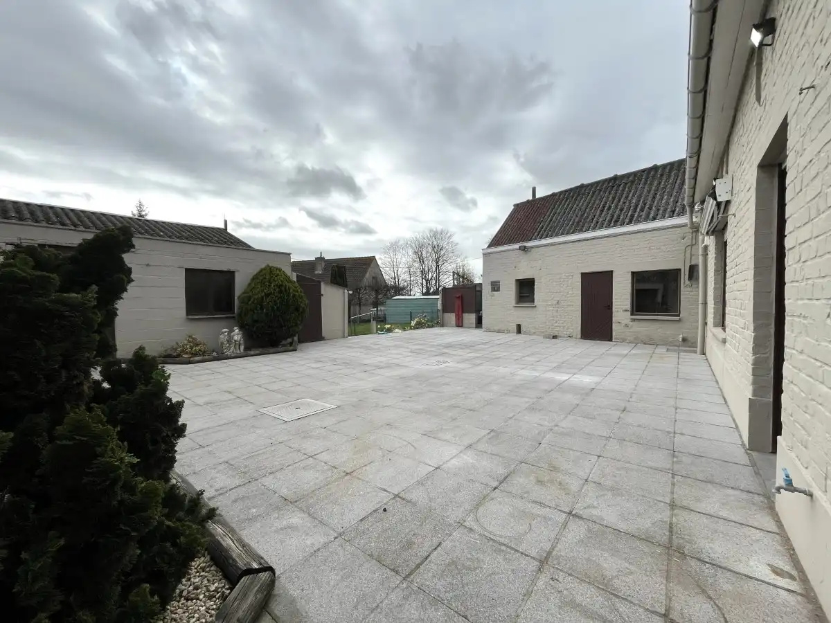 Zonnebeke – Volledig gerenoveerde woning met tuin foto 14