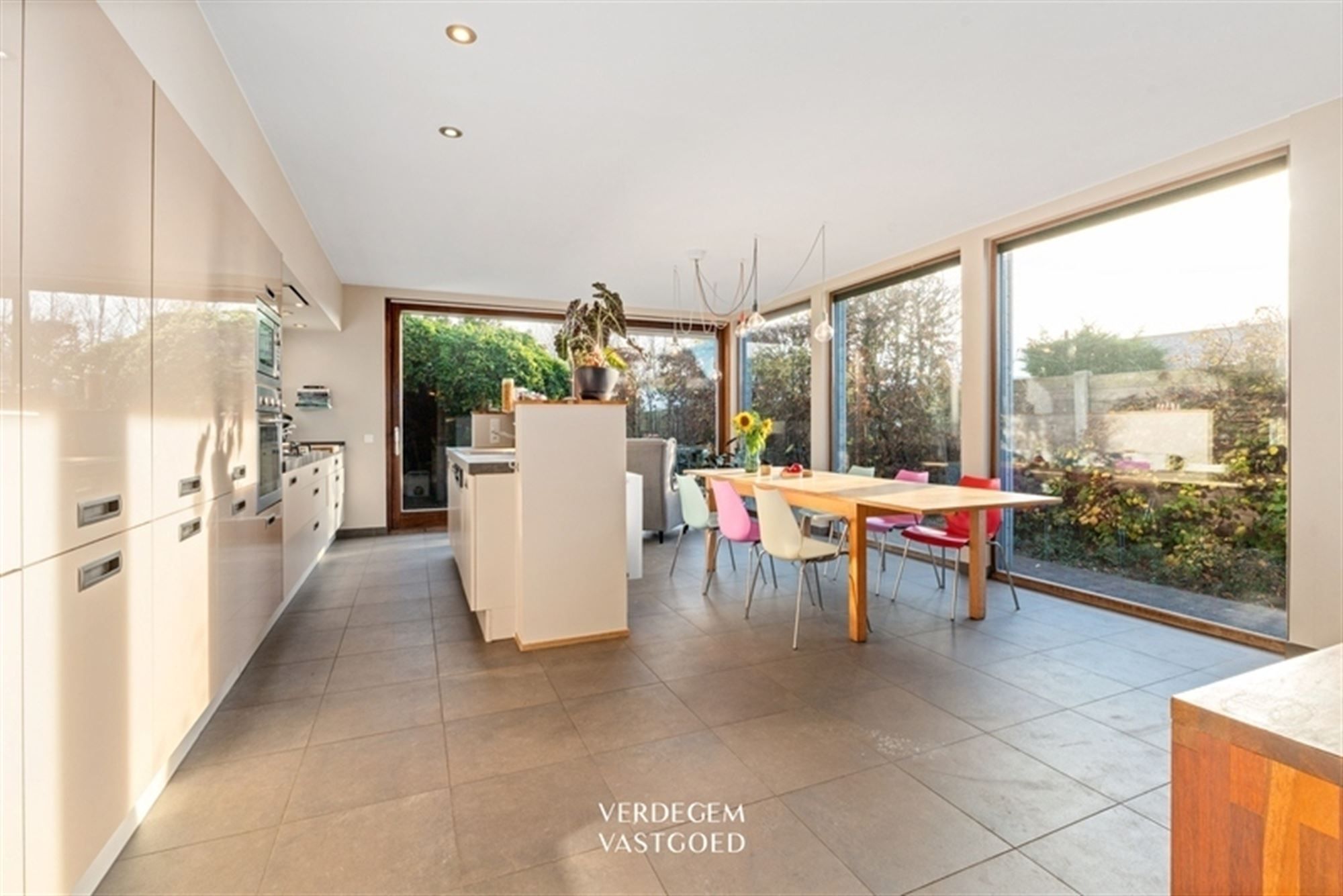 Toffe gezinswoning met 4 slaapkamers en mooie tuin foto 3