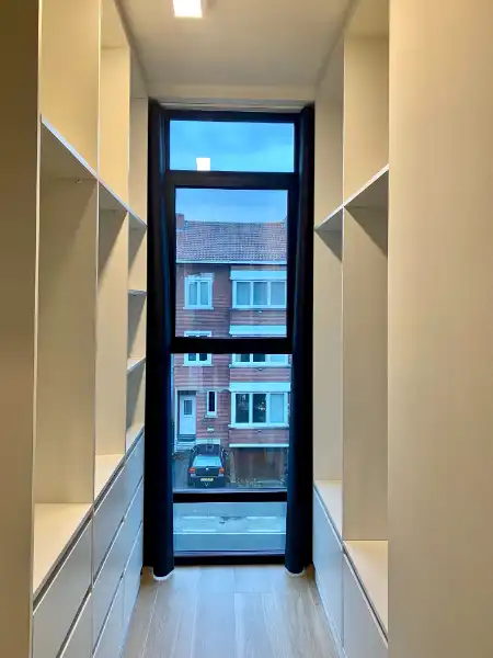 Instapklaar 2 slaapkamer appartement vlakbij centrum foto 8