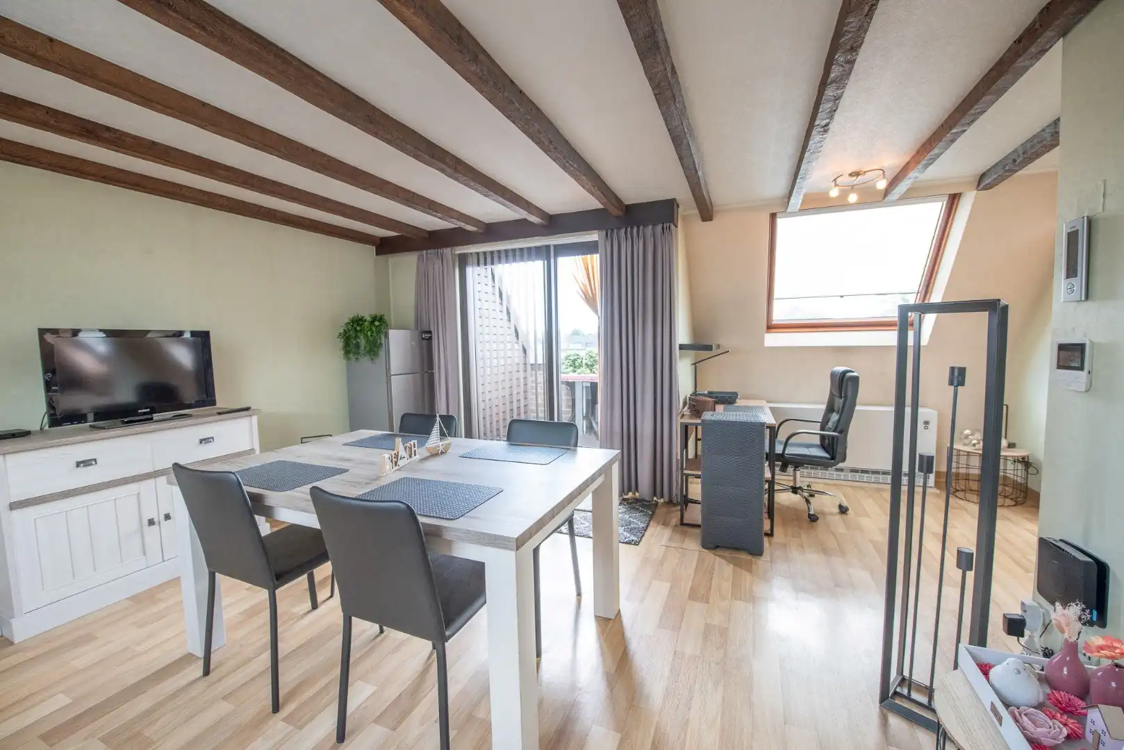 Gezellig dakappartement TE KOOP met garage in het centrum van Deerlijk foto 2