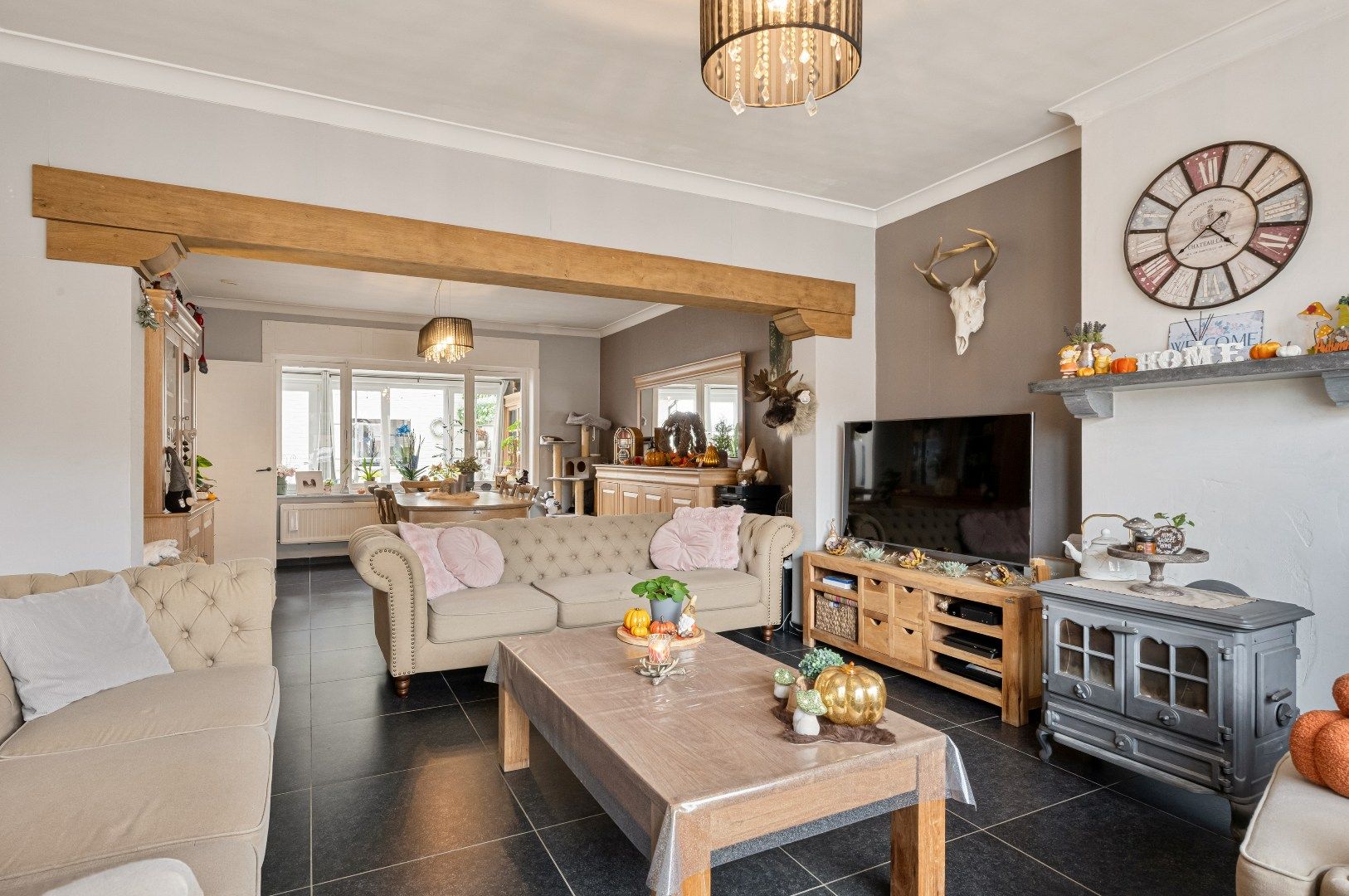 Volledig gerenoveerde solide woning met grote tuin foto 8