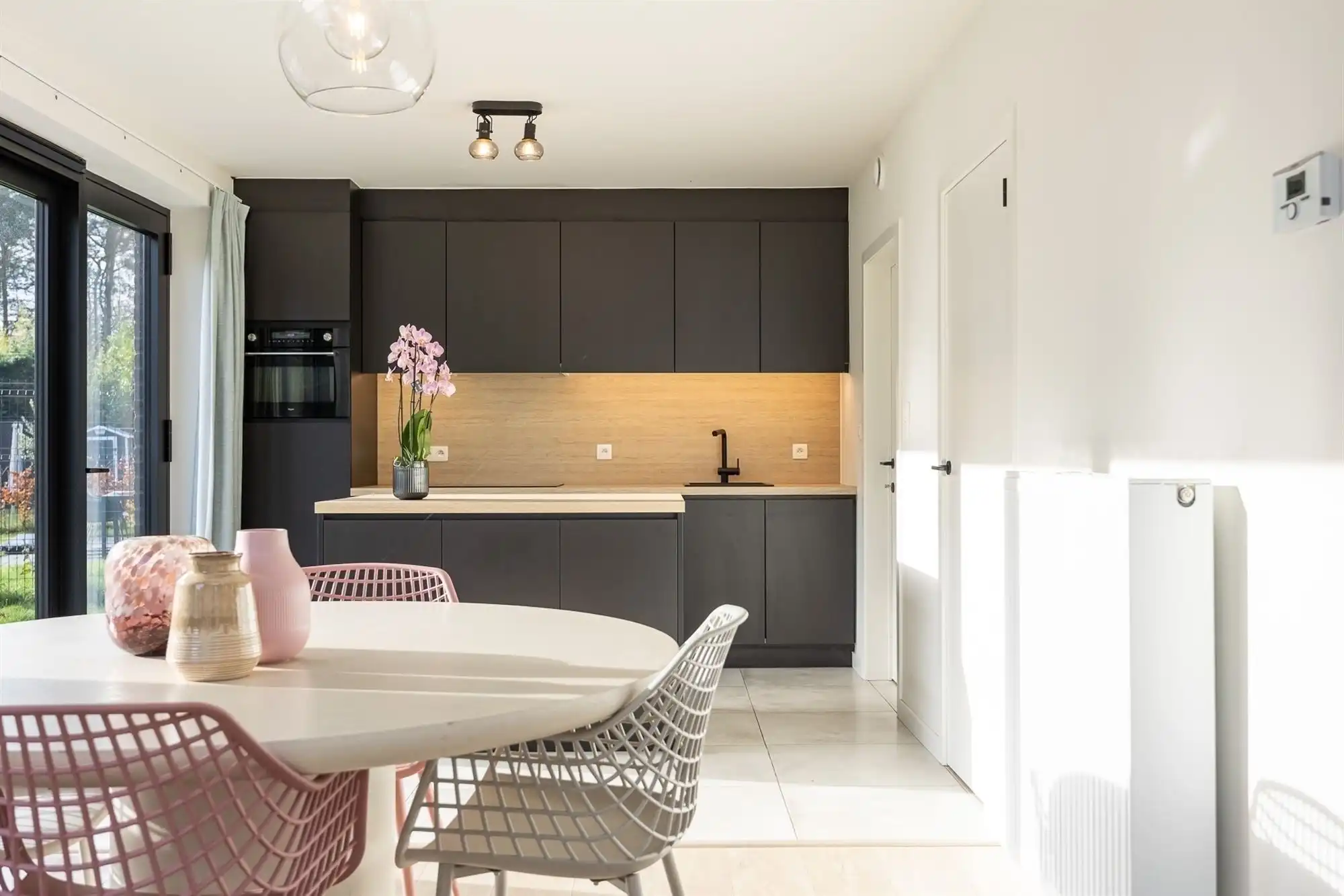 Instapklare vrijstaande woning met 3 slaapkamers en ruime tuin foto 2