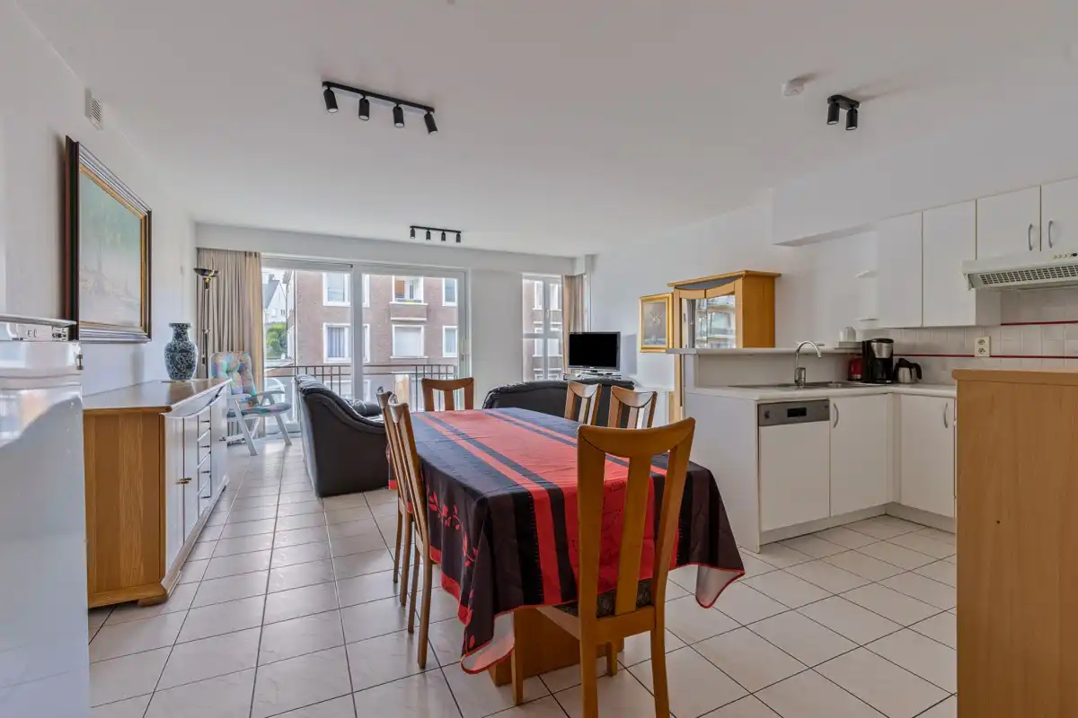 Ruim appartement met twee slaapkamers te koop in Koksijde. foto 3