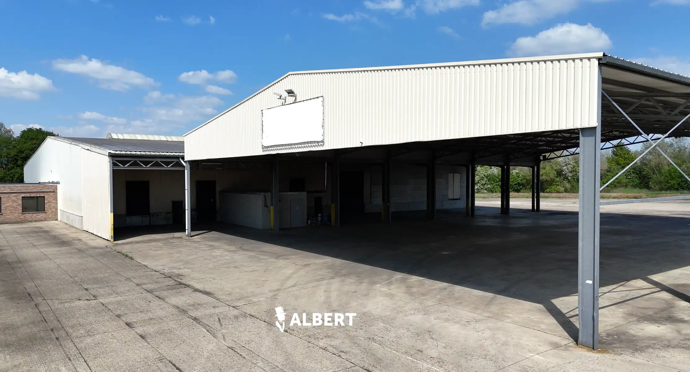 Industrieel gebouw 4.600 m² op verhard terrein van 11.190 m² foto 2