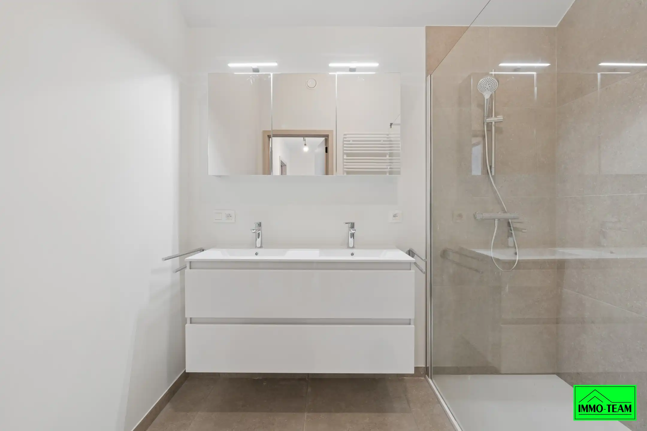 Nieuwbouwappartement met terras en autostaanplaats foto 11